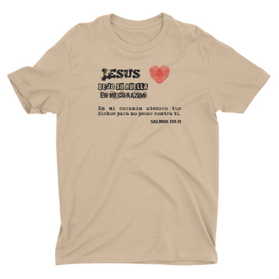 Jesus Dejo Su Huella En Mi Corazon Camiseta Cristiana Para Hombres en Beige | Aprojes